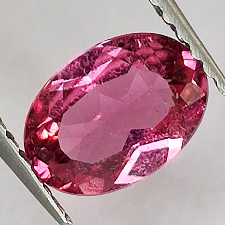 0,79 ct Ovaler Turmalin 7,5 x 5,4 x 2,9 mm