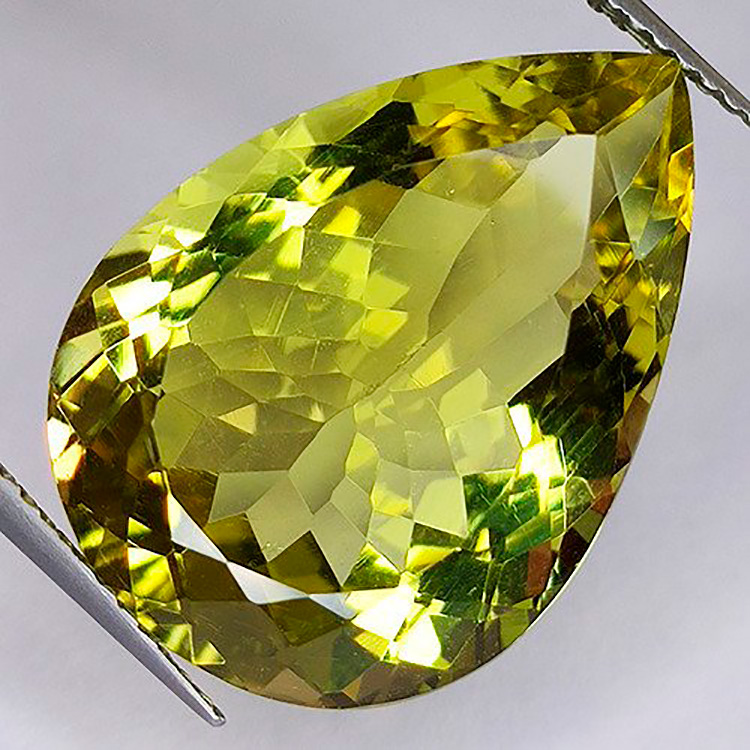 15,86 ct Lemon Quartz 21,5 x 15,5 x 9,3 mm