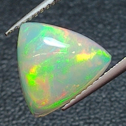 2,21ct Opale trilliant 11,1x11,2 mm