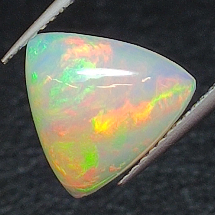 2,21ct Ópalo talla trilliant 11,1x11,2 mm