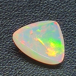 2,21ct Ópalo talla trilliant 11,1x11,2 mm