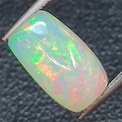 1,88ct Opal im Ovalschliff 11,3x6,5 mm