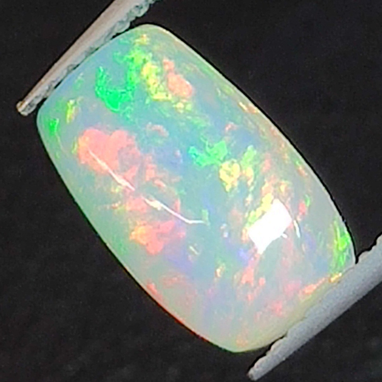 1,88ct Opal im Ovalschliff 11,3x6,5 mm