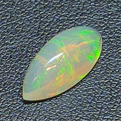 2,33ct Opale ovale 15,2x7,02 mm