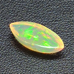 2,33ct Opale ovale 15,2x7,02 mm