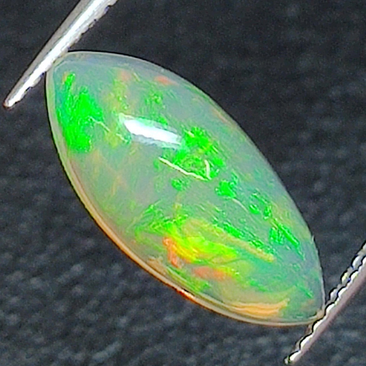 2,33ct Opal im Ovalschliff 15,2x7,02 mm