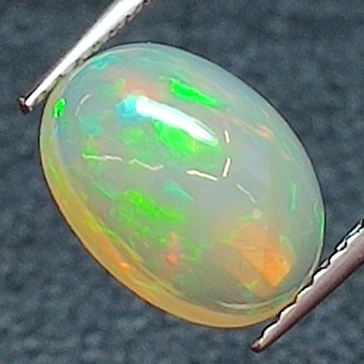 1,66ct Opale taglio ovale 10,2x7,7 mm