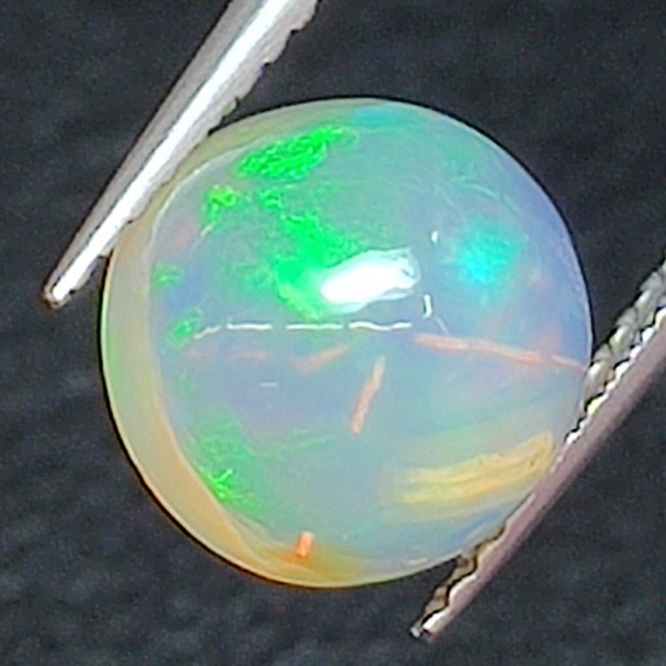 2,02ct opale taglio rotondo 8,8 mm