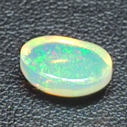 2,19ct Ópalo talla oval 10,6x7,5 mm