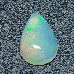 2,06ct Ópalo en Cabujón Talla pera 13,8x8,8 mm