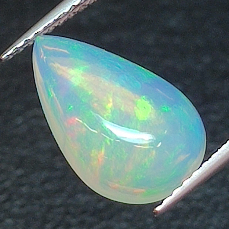2,06ct Ópalo en Cabujón Talla pera 13,8x8,8 mm
