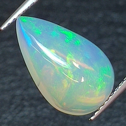 Cabochon di opale a pera da 2.06ct, taglio 13,8x8,8 mm
