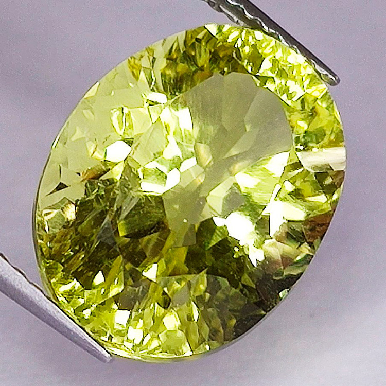 6,93 ct Quartz citron 14 x 10,6 x 8,2 mm