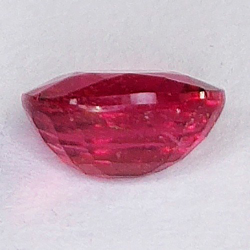 0,72 ct Ovaler Turmalin 6,26 x 4,99 x 3,19 mm.