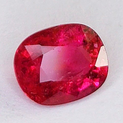 0,72 ct Ovaler Turmalin 6,26 x 4,99 x 3,19 mm.