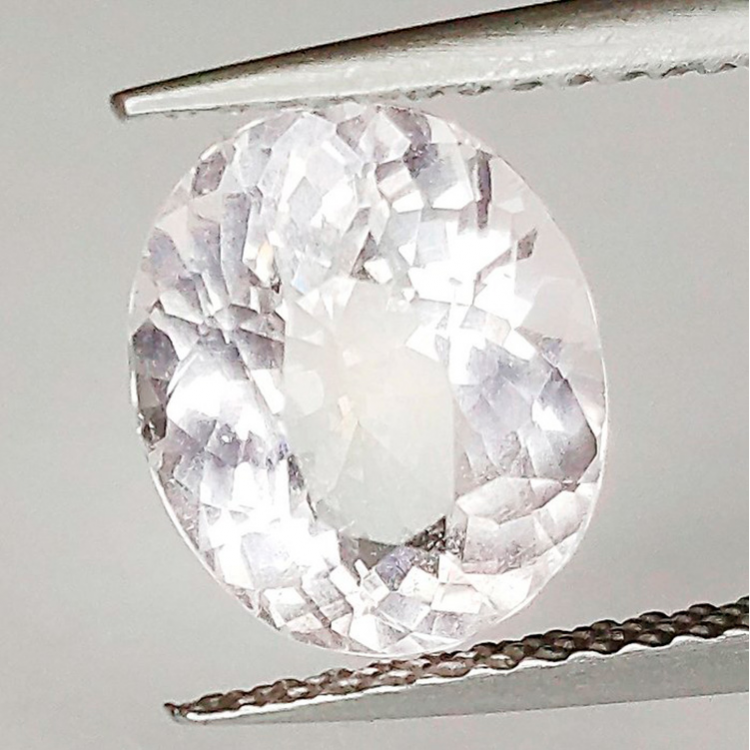 Morganita oval de 2,05 ct 9,15 x 7,56 x 5,24 mm