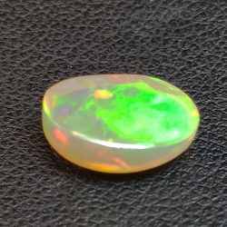 2,02ct Opal im Ovalschliff 10,8x6,9 mm