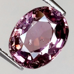 0,91 ct Ovaler Spinell 6,78 x 5,36x 3,16 mm