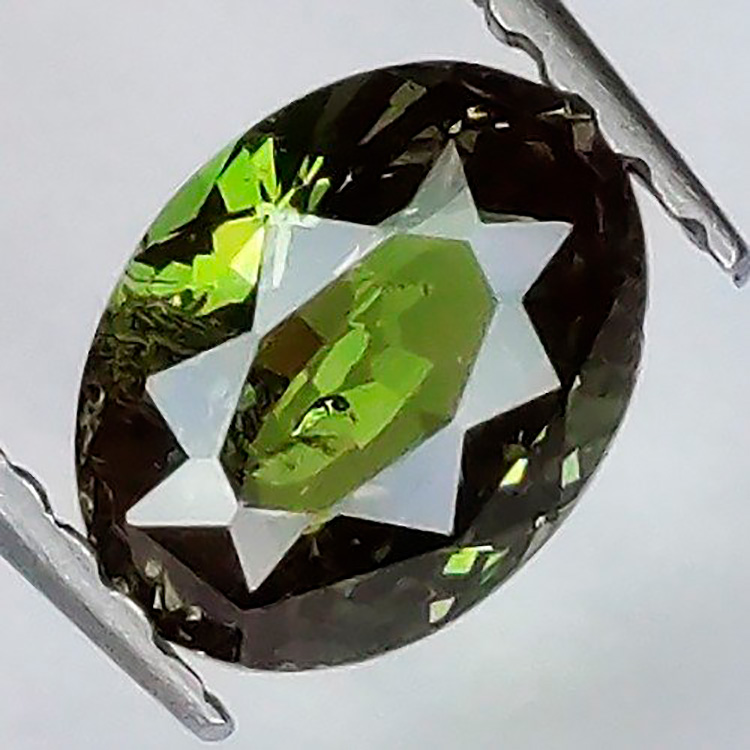 0,89 ct Ovaler Saphir 7,05 x 5,30 x 3,17 mm