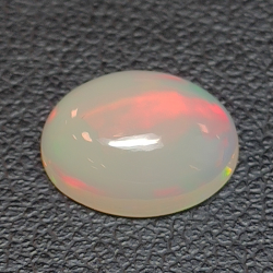 1,82ct Opal im Ovalschliff 10,6x8,1 mm