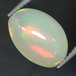 1,82ct Opal im Ovalschliff 10,6x8,1 mm