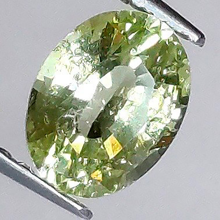 0,82 ct Saphir oval 6,32 x 4,83 x 3,15 mm