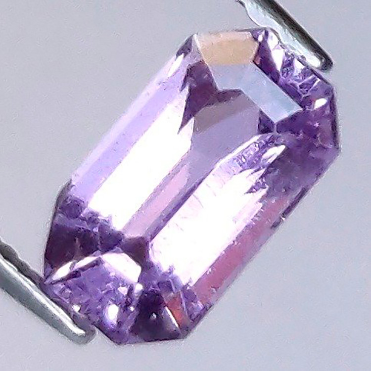0.82 ct Zafiro Talla esmeralda 6.62 x 3.75 x 2.96 mm
