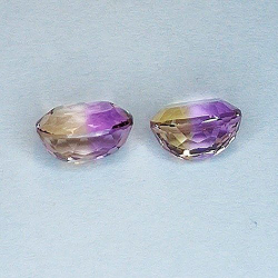 7,44 ct Oval Ametrino aprox: 10 x 8 mm.