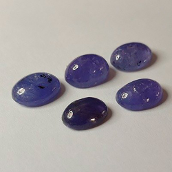 11,37 ct Tansanit-Cabochon Von 9,71 x 6,89 x 3,72 bis 9,02 x 6,35 x 3,43 mm