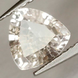 0,76 ct Padparascha Saphir Trilliant  5,95 x 5,97 x 2,86 mm