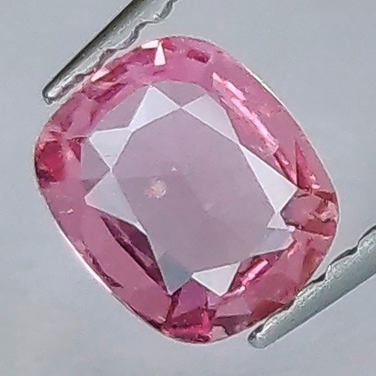 0.61 ct Cushion Sapphire pink  6.08 x 5.13 x 2.11 mm