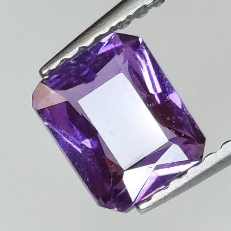 1,05 ct Zafiro viola talla esmeralda 6,55 x 5,35 x 2,79 mm