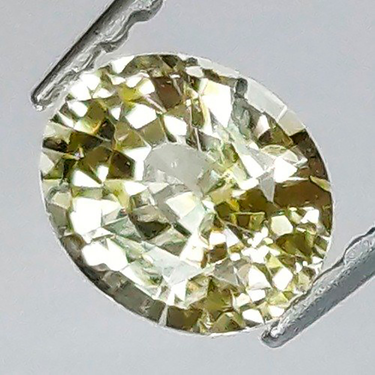 0,69 ct Zafiro ovalado 5,80 x 4,83 x 3,09 mm
