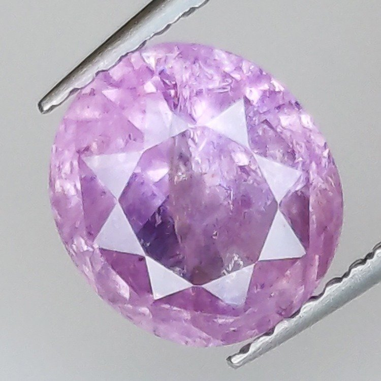 2,96 ct rosafarbener Saphir im Ovalschliff 8,49 x 7,74 x 5,14 mm