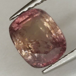 1,57 ct Kissen Padparadscha Saphir 6,38 x 5,32 x 4,55 mm