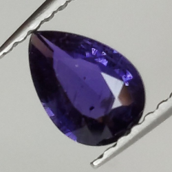 0,68 ct Farbwechsel-Saphir im Pearschliff 6,80 x 4,76 x 2,42 mm