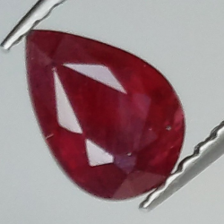 1,07 ct Rubin Birnenschliff 7,22 x 5,01 x 3,80 mm