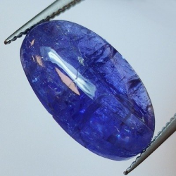 Tanzanite bleue 9,06 ct, taille ovale 15,96 x 10,47 x 5,57 mm