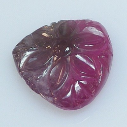 6,29 carati di tormalina pera 15,30 x 13,96 x 4,51 mm
