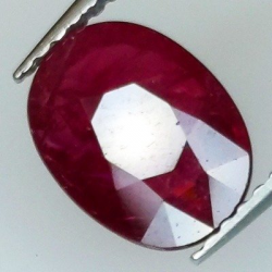 2,13 ct Ovaler Rubin 9,35 x 7,08 x 3,25 mm