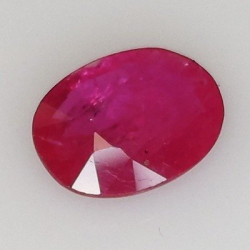 1,07 ct Rubis ovale 7,74 x 5,99 x 2,39 mm