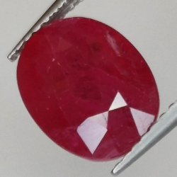 4,14 ct Oval Ruby 8,92 x 6,56 x 3,76 mm