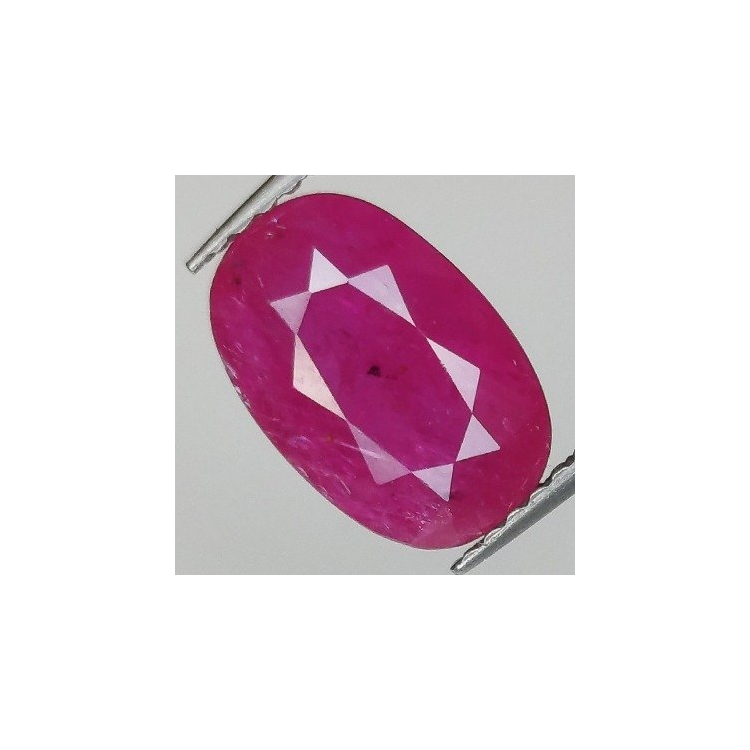 2,71 ct Rubis ovale 10,75 x 7,15 x 3,84 mm