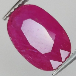 2,71 ct Rubis ovale 10,75 x 7,15 x 3,84 mm