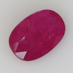 2,71 ct Rubino ovale 10,75 x 7,15 x 3,84 mm