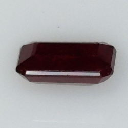 1,18 ct Rubin im Smaragdschliff 7,13 x 4,97 x 2,96 mm