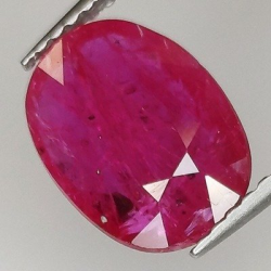 2,35 ct Rubí oval 10,40 x 7,68 x 2,81 mm