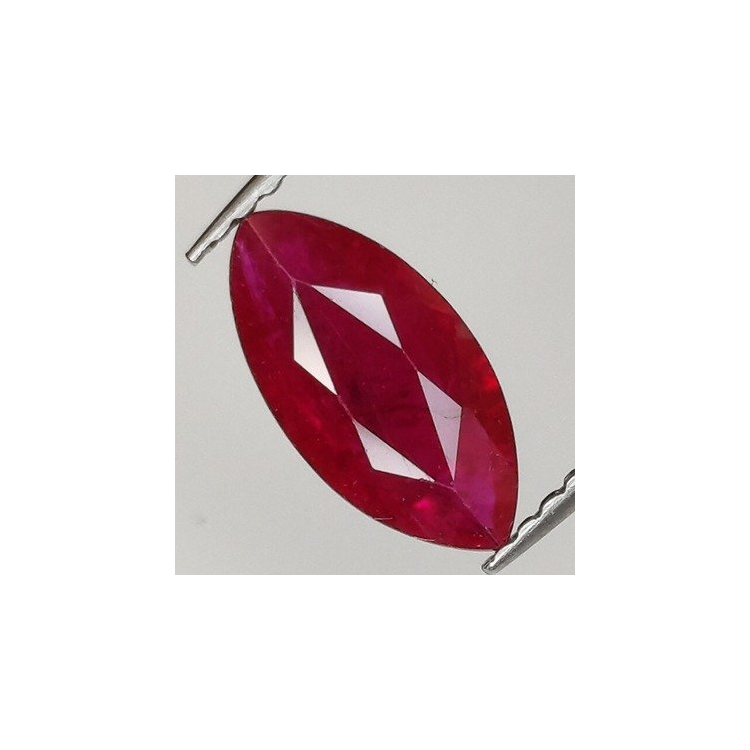 1,09 ct Taubenblut-Rubin Marquis, Größe 10,49 x 5,28 x 2,36 mm
