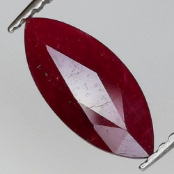 Rubis Sang de Pigeon ovale 1,61 ct 11,43 x 4,99 x 3,35 mm