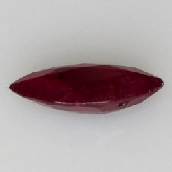Rubino marchese sangue di piccione da 1,61 ct, dimensioni 11,43 x 4,99 x 3,35 mm